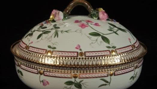 Flora Danica - stół królewski z kolekcji Narodowego Muzeum Historycznego Zamek Frederiksborg w Hillerod w Danii