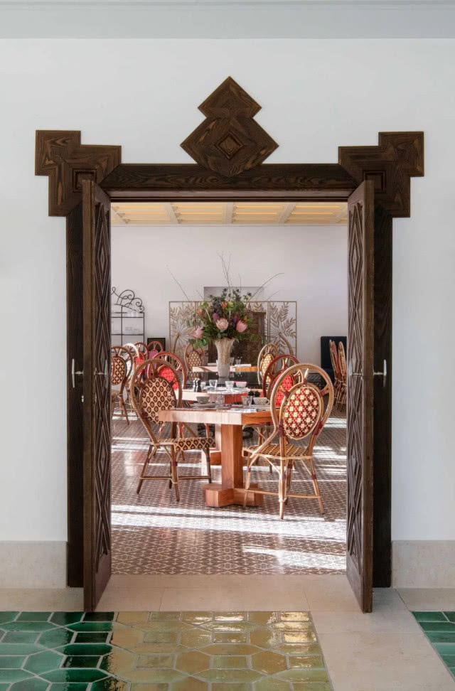 wejście do restauracyjnej jadali