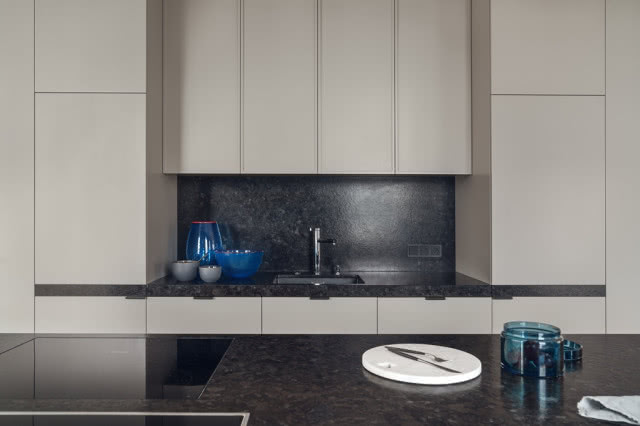 Minimalistyczna kuchnia bez zbędnych dodatków