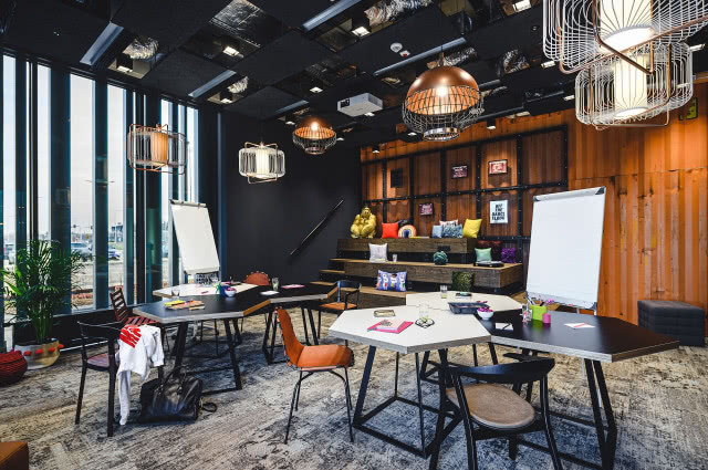 Moxy Poznań Airport, gdzie styl łączy się z wygodą!