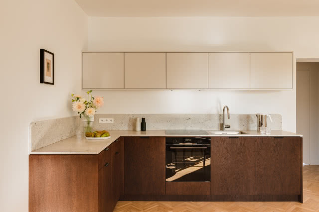 Jasne mieszkanie w odcieniach beżu i brązu