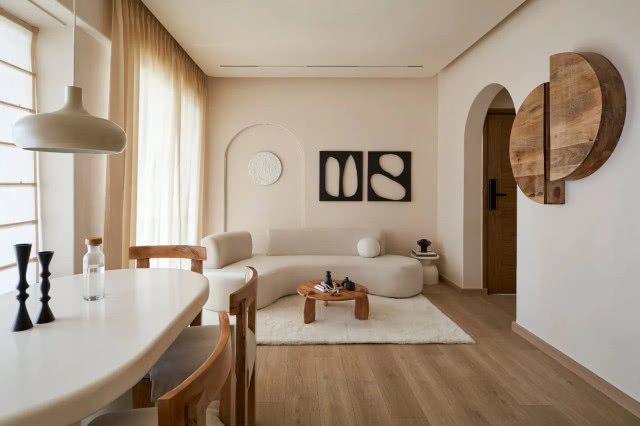 salon z umiarem - aranżacja minimalistyczna