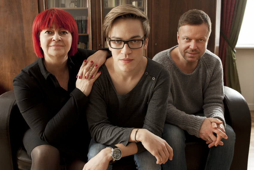 Rodzina w komplecie - Kasia, Olek i Paweł.