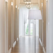 Lampa podłogowa Mireille to połączenie...