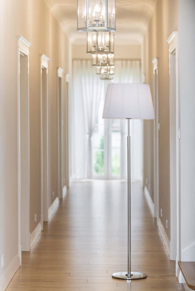 lampa stojąca chrom