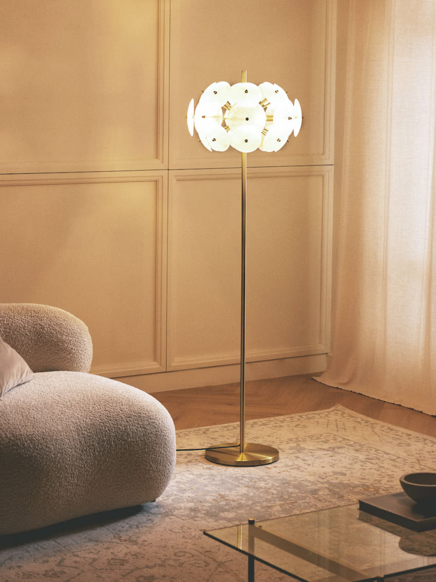 Lampa podłogowa Mireille to połączenie...
