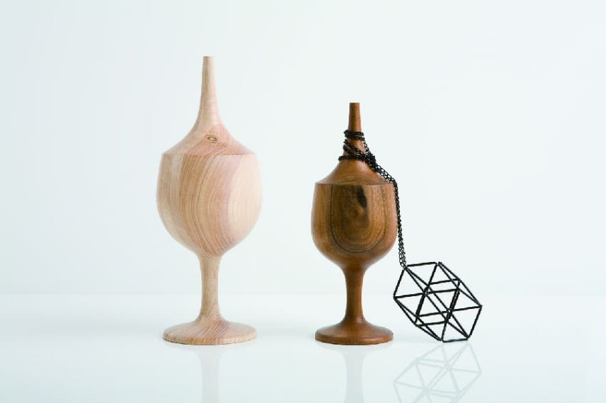 Drewniana konstrukcja obiektu nazwanego Madame...