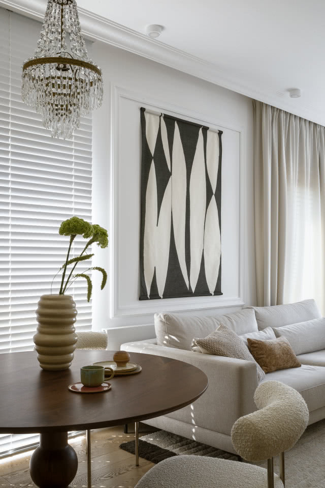 Mokotowski apartament dla mamy i córki. Pełno tu drewna, kamienia i ceramiki!