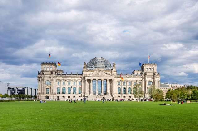 widok ogólny na budynek reichstagu