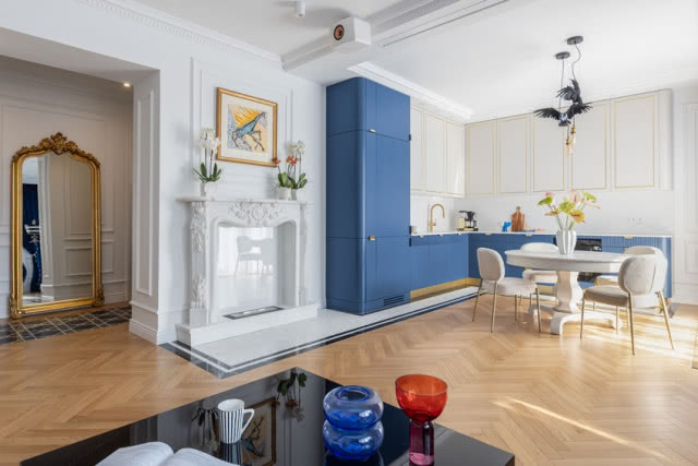 widok na kuchnię i jadalnię