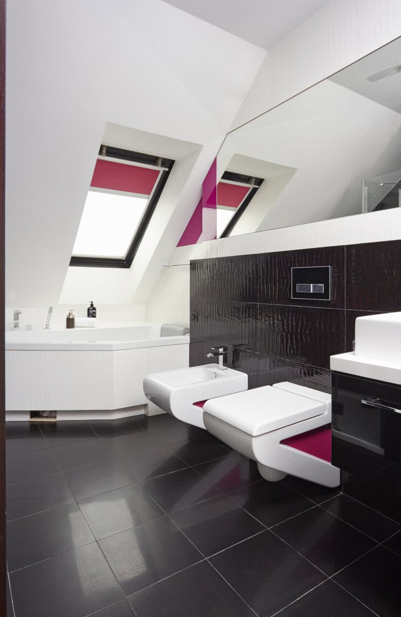 W łazience czerwień zastąpiła fuksja - to...