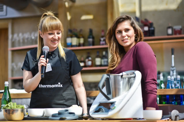 Samar Khanafer -  finalistka III edycji MasterChefa podczas gotowania.