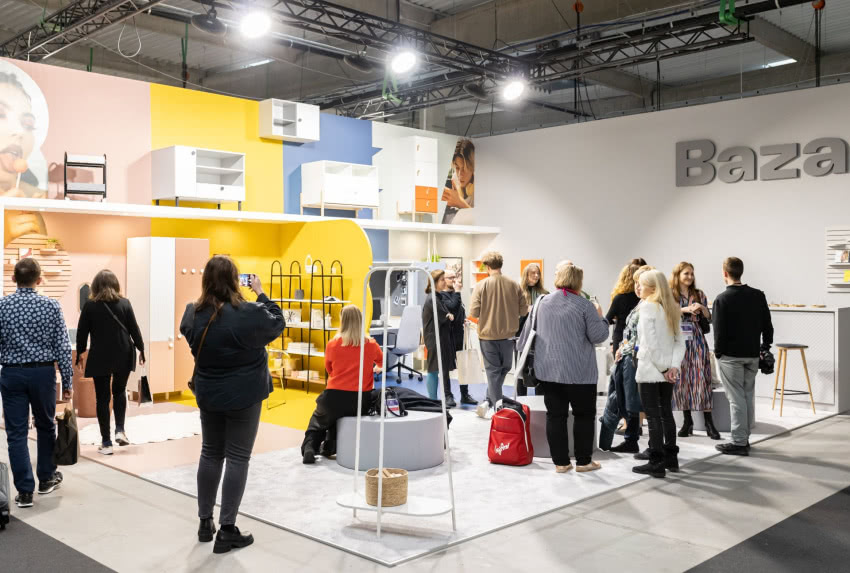 Spotkanie przy stoisku BAZA.