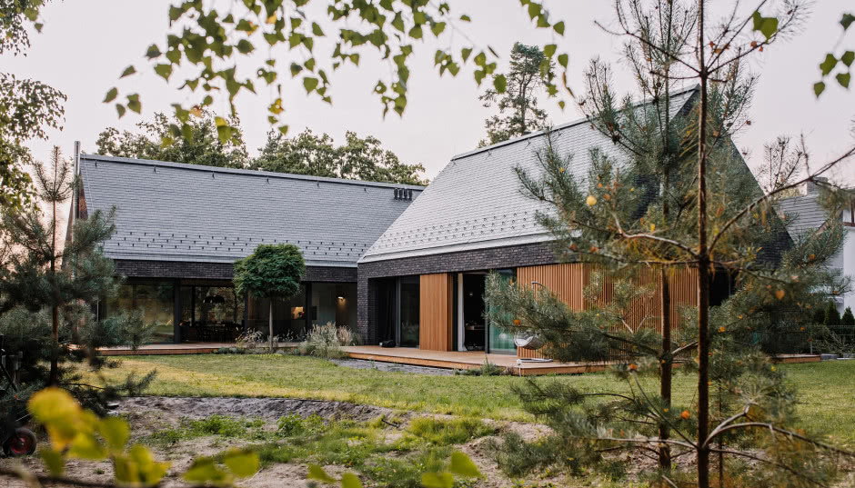 Ten dom nie ma frontowych drzwi! Jest prawie cały przeszklony