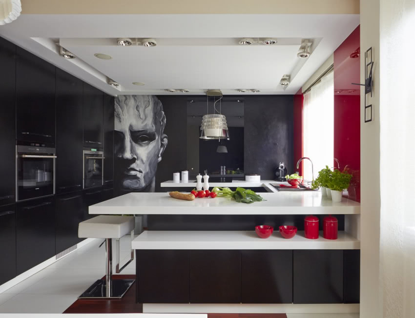 Niezwykłą ozdobą kuchni jest mroczny portret...