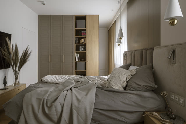 Sypialnia w drewnie i beżu