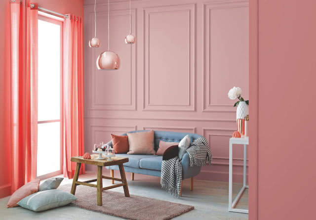 sztukateria na ścianie pomalowana 