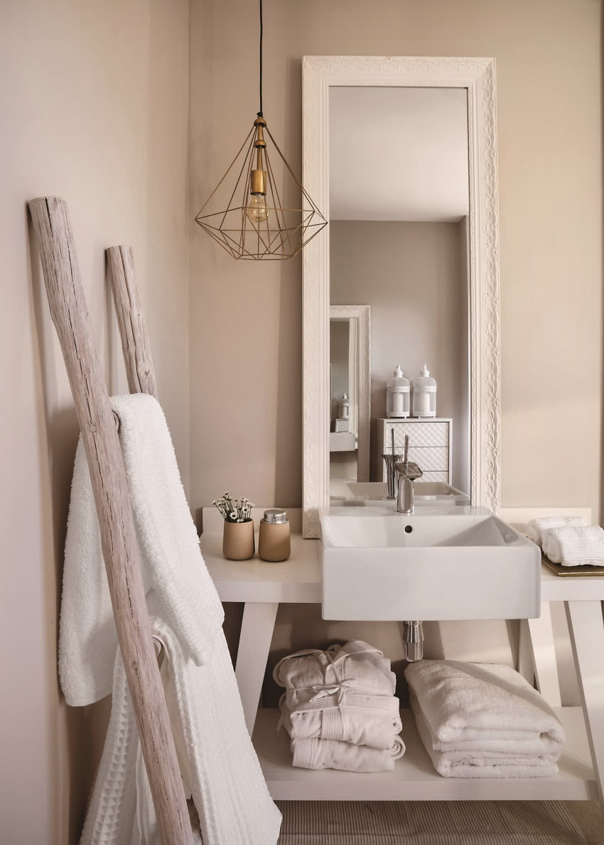 Łazienka w stylu boho kontynuuje
kolorystykę,...