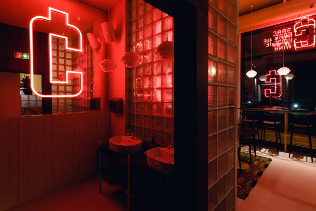 Vintage wnętrze winiarni BRAĆ polskie wina w Warszawie