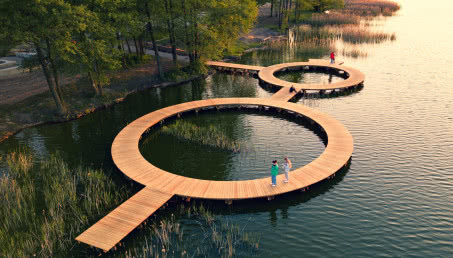 Pomost w kształcie koła w Wielkopolsce! Paweł Grobelny stworzył genialną przestrzeń publiczną!