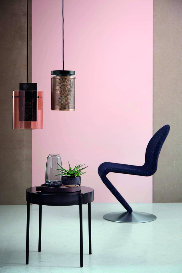 Domowa lampa - wisząca, stojąca czy kinkiet?