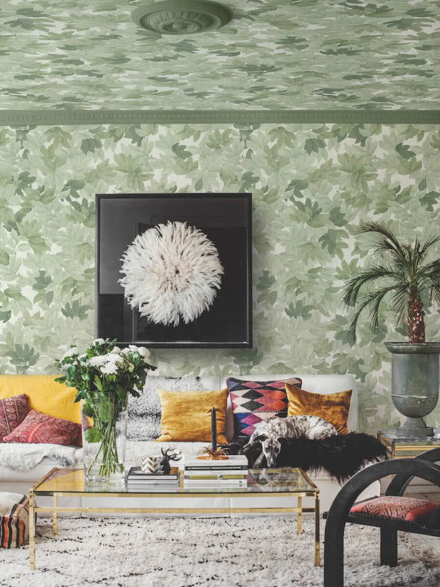 tapeta na ścianie i suficie