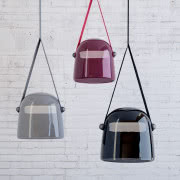 fot. 7. MONA, Brokis - wisząca lampa z kloszem z...