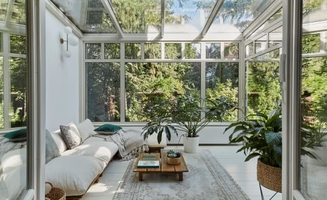 widok na zimowy ogród