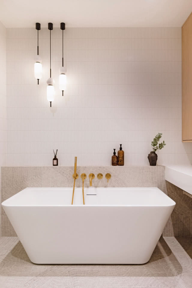 wanna wolnostojąca w łazience