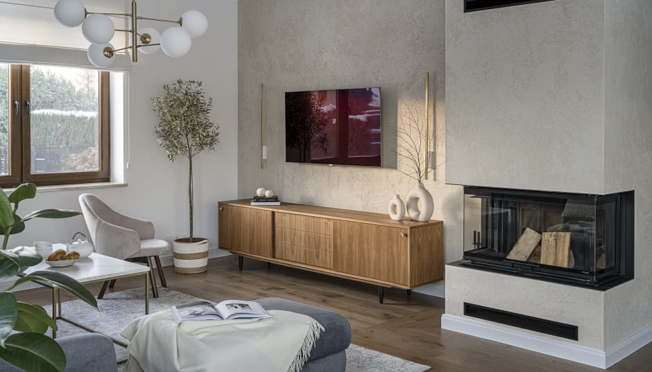 Czy styl modern farmhouse można łączyć z glamour? To wnętrze udowadnia, że tak!