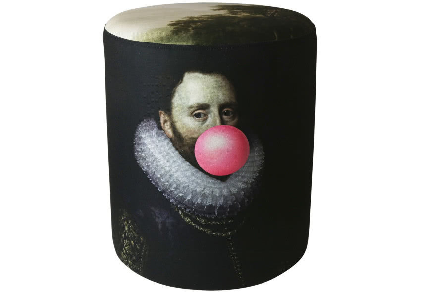 "Portret z gumą balonową" stanowi tradycyjne...