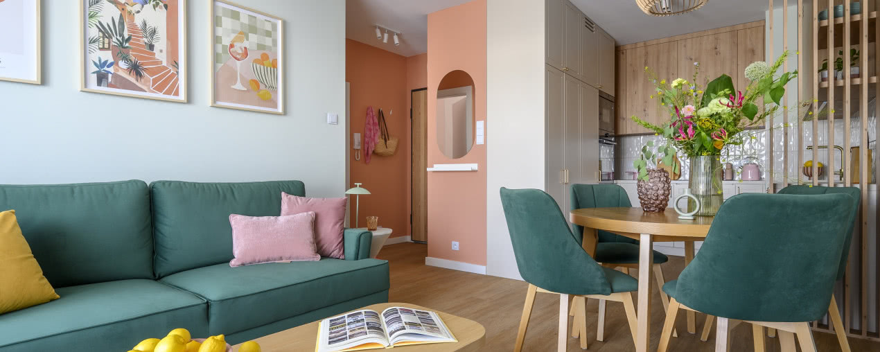 Kolorowe mieszkanie na Ursusie. Architektka połączyła te dwa style! Sprawdź, jak wyszło!