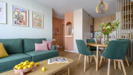 Kolorowe mieszkanie na Ursusie. Architektka połączyła te dwa style! Sprawdź, jak wyszło!