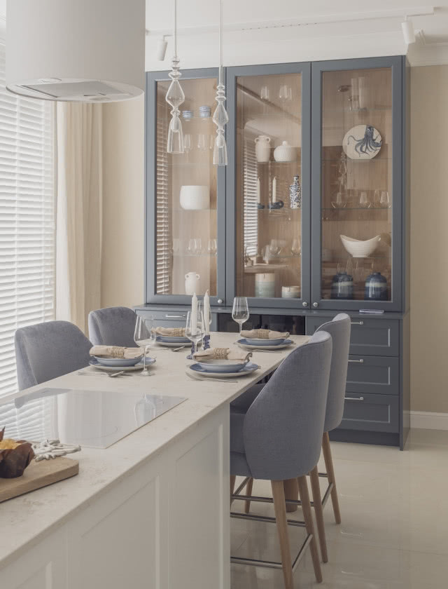 kredens niebieski jadalnia