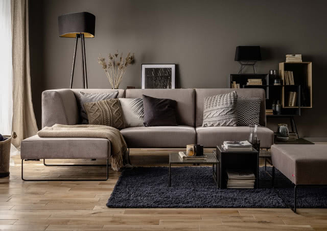 Kolekcja Pelo marki VOX cechuje się nowoczesnymi modułami, w których gięty stelaż współgra z obłościami mebla.