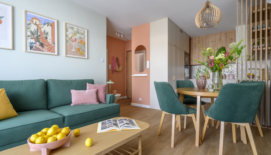 Kolorowe mieszkanie na Ursusie. Architektka połączyła te dwa style! Sprawdź, jak wyszło!