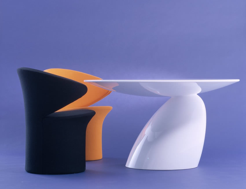 Meble autorstwa fińskiego designera Eero Aarnio