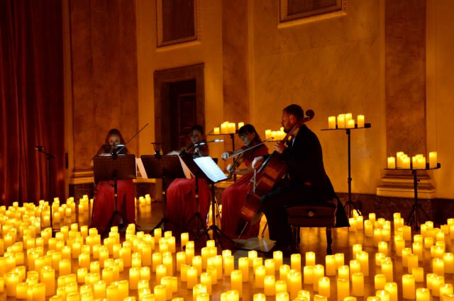 voucher na koncert przy świecach