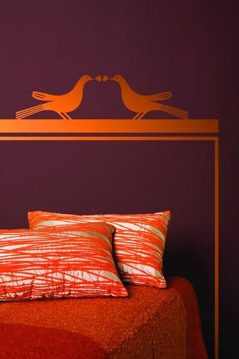 Pomarańcz i czekoladowy brąz w sypialni