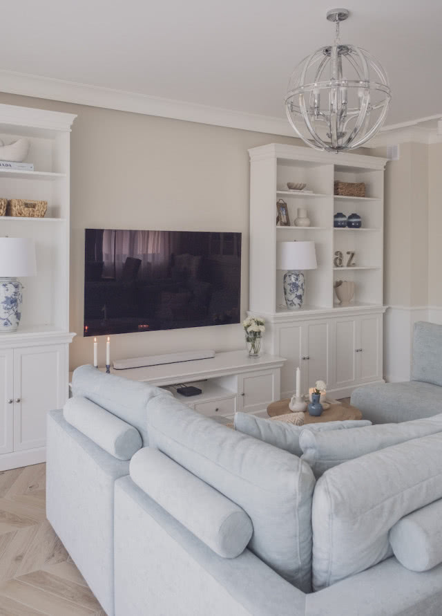 Dom w stylu Hamptons. Wakacyjny wystrój wnętrz