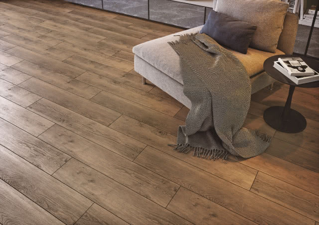 Kolekcja Natural z linii Grand Wood to deski gresowe oddające naturalną strukturę drewna