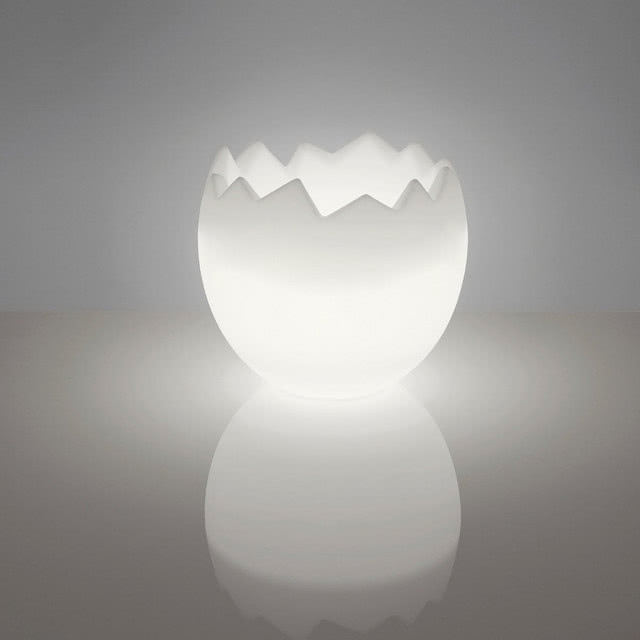 pojemnik w kształcie jajka jako lampka