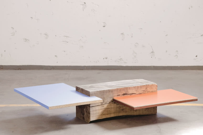 Stół Beam powstał
bez użycia kleju
czy śrub....