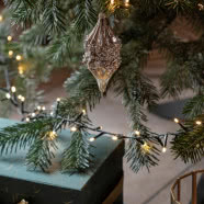 Święta w drewnianym domu - tu króluje klimat chalet chic!