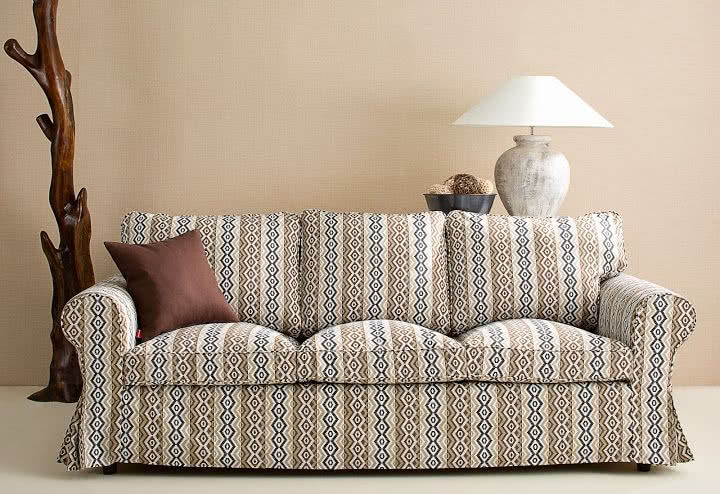 Wzorzysty pokrowiec na sofę Ektorp