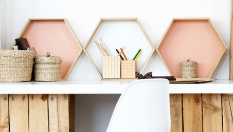 Jak zmienić rozstawienie mebli, by rozjaśnić salon?