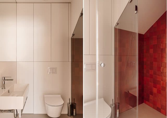 Ryflowane szkło, dąb i lastryko w nowoczesnym domu pod Warszawą