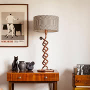 Miedź zastosowana w lampach Zapalgo występuje w...