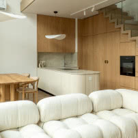 Tak mieszka znana influencerka. Dwupoziomowy apartament na Powiślu