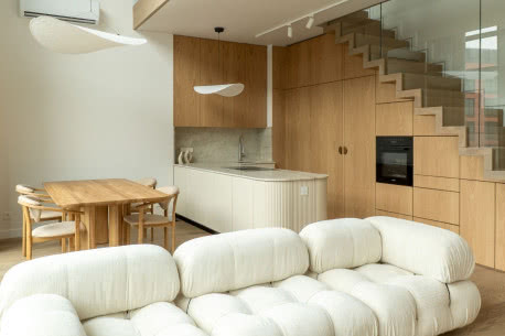 Tak mieszka znana influencerka. Dwupoziomowy apartament na Powiślu